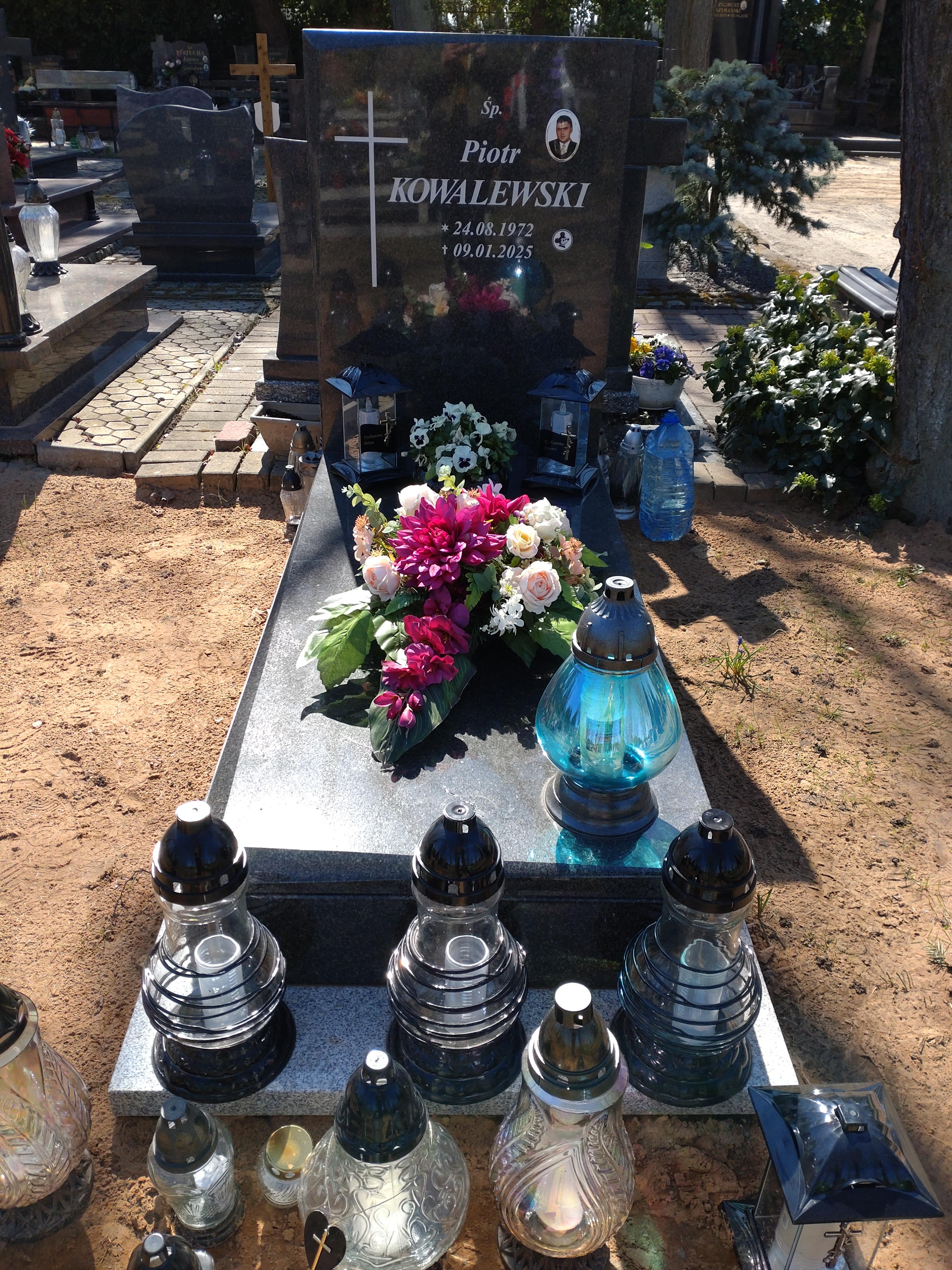 Piotr Kowalewski 1972 Żagań - Grobonet - Wyszukiwarka osób pochowanych